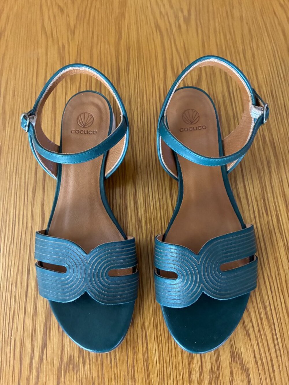 NEW! COCLICO Crown sandals 39 /8.5 in Riviera Green w/arch detail & ankle straps